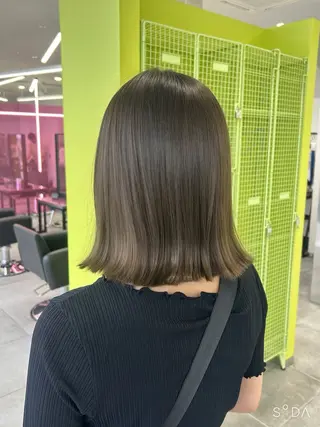 ミディアム カラー 菊池 梨麻のヘアスタイル