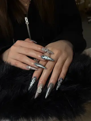 ネイル MQueen ネイルサロンのネイルデザイン