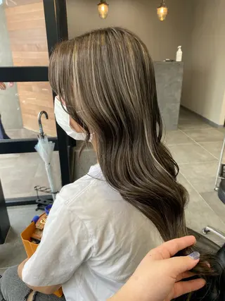 ロング maco 艶感ハイトーン🦋のヘアスタイル