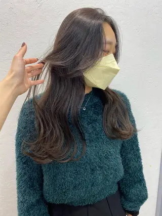 ロング カラー オリーブ/アッシュ やわらか透明感カラーのヘアスタイル