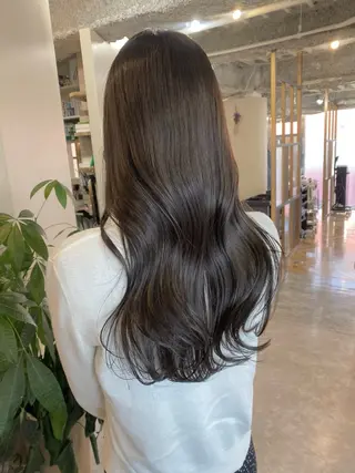 セミロング カラー AYANO ／レイヤー／オリーブのヘアスタイル