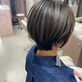 ショート カラー 坂本 沙也加のヘアスタイル