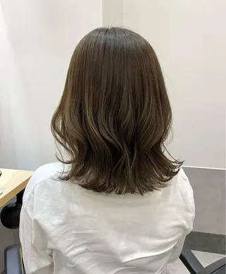 ミディアム カラー SAKINO. ベージュカラーのヘアスタイル