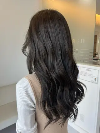 ロング カラー 下岡 奈津美のヘアスタイル