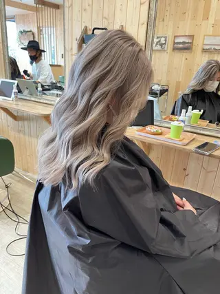 ミディアム カラー FoibyBelle ﾌｫﾜﾊﾞｲﾍﾞﾙのヘアスタイル