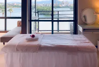 セレーネボーテプラス所属・セレーネボーテプラス ローマピンク福岡のエステ・リラクイメージ