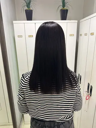 ロング レイヤー 艶々カラーのヘアスタイル