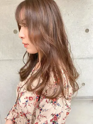 ロング カラー 顔まわりレイヤー デザインカットのヘアスタイル
