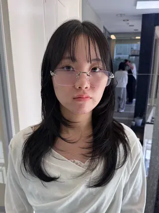 セミロング カラー ナチュラルでかわいい ヘアデザインのヘアスタイル