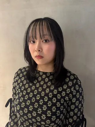 ミディアム 黒染め落とし ムラ修正　ハイトーンのヘアスタイル