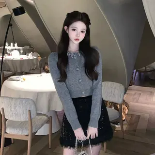 ロング カラー ヘアアレンジ 純欲韓国ワンホン🤍 𝑌𝑢𝑖🤍のヘアスタイル