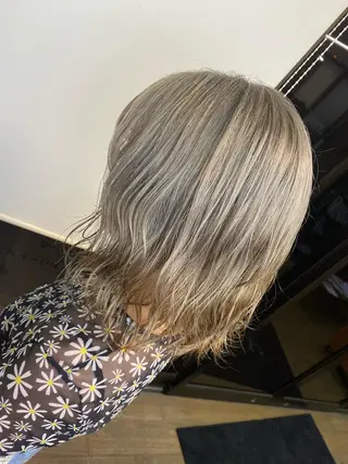 ショート カラー ブリーチカラー🫧 森　凪沙のヘアスタイル