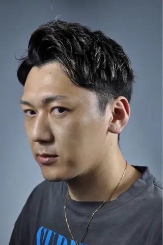 ミディアム 阿賀 佑季のヘアスタイル