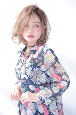 ミディアム カラー パーマ レイヤーカット 早崎太生のヘアスタイル