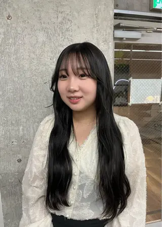 ロング 小長谷 夕菜のヘアスタイル