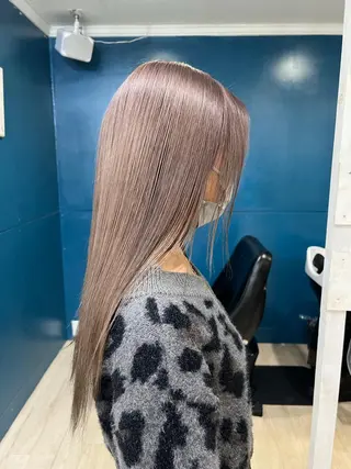 ロング カラー 鷺谷 玲奈のヘアスタイル