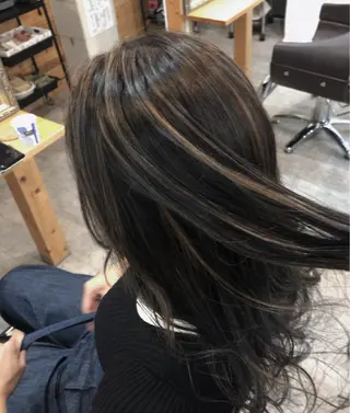 セミロング 艶髪/ハイトーン Sherryのヘアスタイル