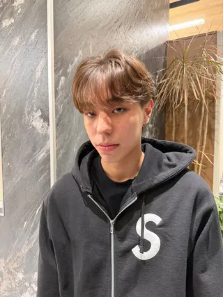 ミディアム パーマ メンズ SALOWIN 原宿 iori所属・💈原宿指名No.1 センターパート💈のヘアスタイル