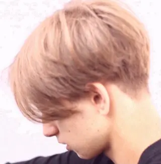 ミディアム カラー メンズ AKI アキのヘアスタイル
