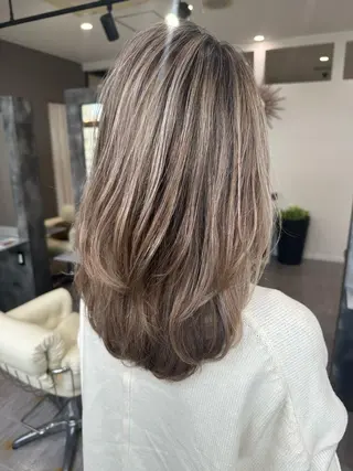 セミロング カラー Merlyosaka 早川未来のヘアスタイル