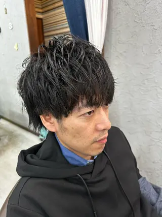 ミディアム メンズ マツエク・マツパ フェードとパーマ特化 小池 魔裟斗のヘアスタイル