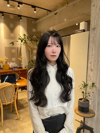 ロング まとまるレイヤー カット/透明感カラーのヘアスタイル
