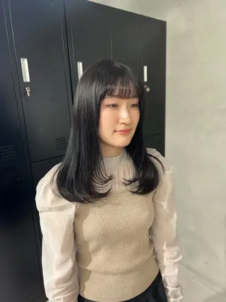 ロング カラー 小森聖奈 韓国風レイヤーカットのヘアスタイル