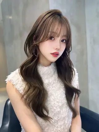 ロング カラー レイヤーカット 透明感カラーのヘアスタイル