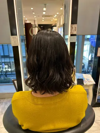 ミディアム パーマ 韓国っぽ透け感カラー マンツーマン🫧なおのヘアスタイル