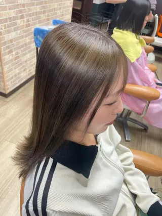 ミディアム カラー 徳留 もも花のヘアスタイル