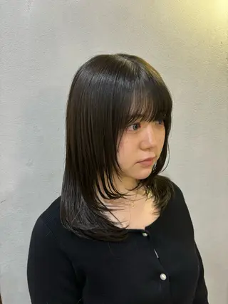 ミディアム カラー mono / Manatoのヘアスタイル