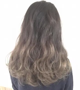 ロング カラー 吉田裕太/ハイライト ダブルカラーのヘアスタイル