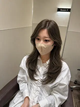 セミロング カラー SALOWIN栄 高須大貴のヘアスタイル