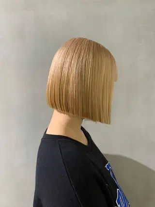 ミディアム 黒染め落とし ムラ修正　ハイトーンのヘアスタイル