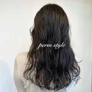 セミロング パーマ しま ななこのヘアスタイル