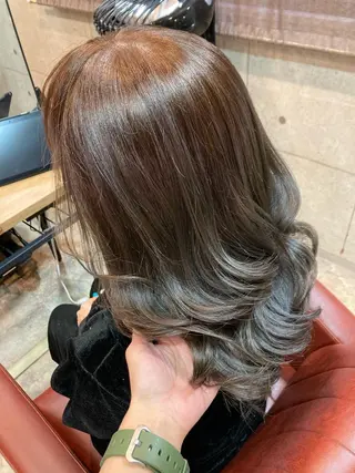 ミディアム カラー ERIKO Tのヘアスタイル