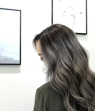 ロング 先崎 悠希のヘアスタイル