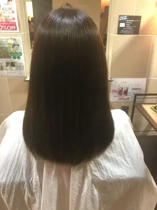 セミロング カラー esse大阪茶屋町店所属・レイヤーカット 新井田陽寿のヘアスタイル