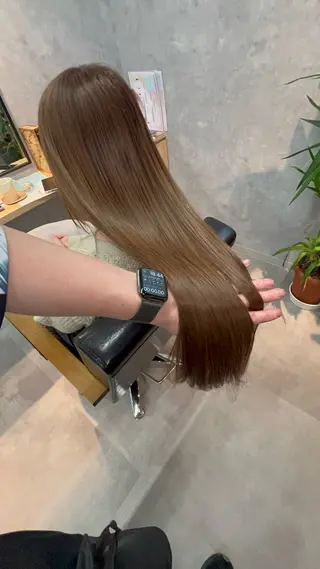 ロング カラー motoトップカラー リスト/ブリーチカラのヘアスタイル