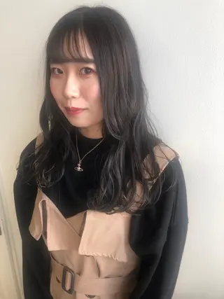 ロング カラー MIOベージュカラー 柔らかいカラーのヘアスタイル