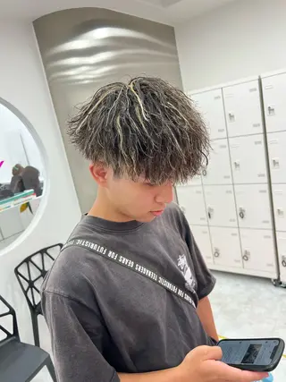ミディアム カラー パーマ メンズ メンズパーマ特化 TAIGAのヘアスタイル