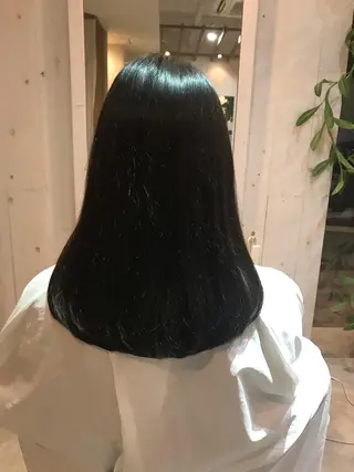 ミディアム 長尾 桃佳のヘアスタイル