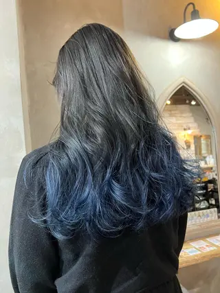 ロング カラー ツキノキ ミナのヘアスタイル