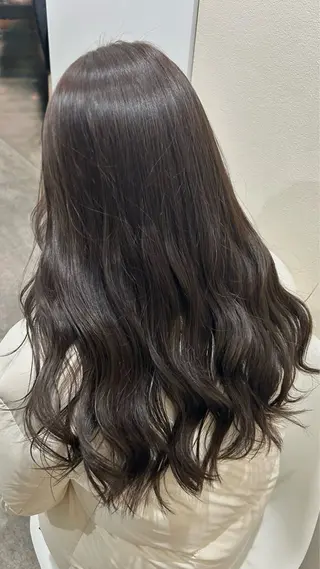 カラー ユイ コハルのヘアスタイル