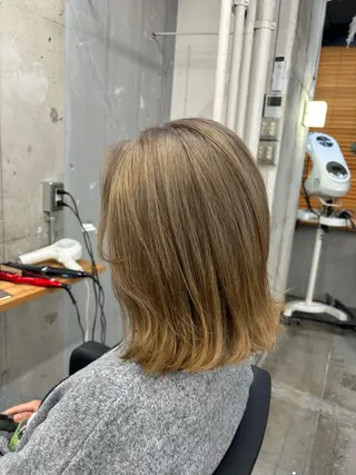 ミディアム カラー mono / Manatoのヘアスタイル