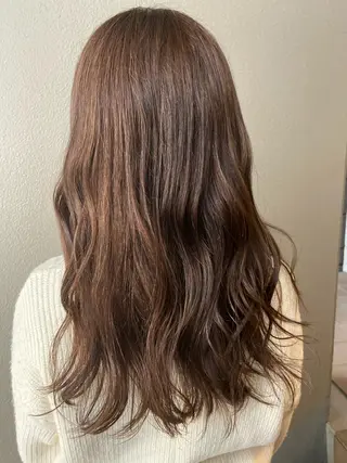 ロング カラー 小栗 麻衣のヘアスタイル