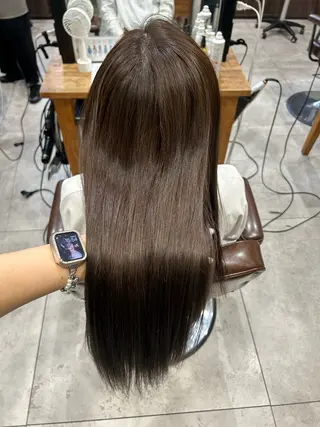 ロング カラー オリーブベージュ/ ブリーチなし透明感のヘアスタイル