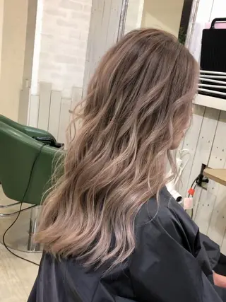 ロング 韓国レイヤー外国人風 透明感カラー髪質改善のヘアスタイル