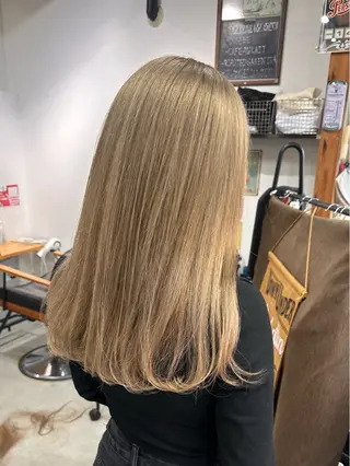 セミロング カラー まろやかなベージュ 小池春樹のヘアスタイル