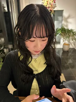 ロング Yui⭐️ 透け感カラーのヘアスタイル